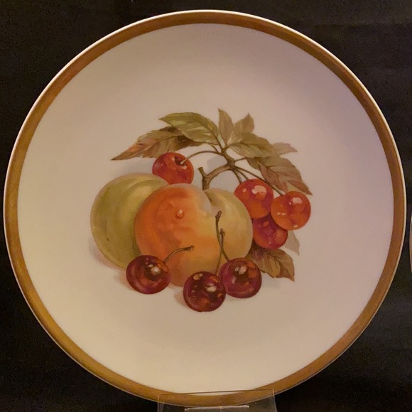 Classic Golden Crown E&R Harvest Plates - Picture 3 of 8